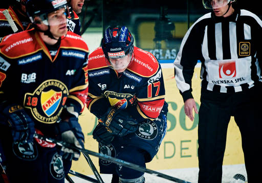 Mathias Tjärnqvist, Djurgården, fick utgå med en skada