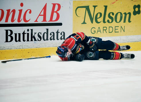 Mathias Tjärnqvist fick utgå med en skada