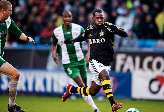 Dulee Johnson, AIK, avancerar framåt