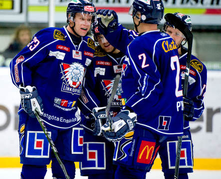 Fredrik Emwall, Linköping (33) har gjort mål. Jubel