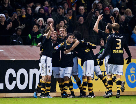 Antonio Flavio, AIK, gratuleras till sitt 2-0-mål