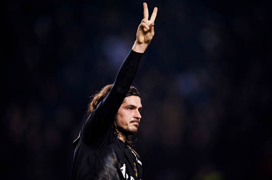 Bojan Djordjic, AIK, ger segertecken åt fansen