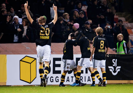 Antonio Flavio, AIK, gratuleras till sitt 2-0-mål