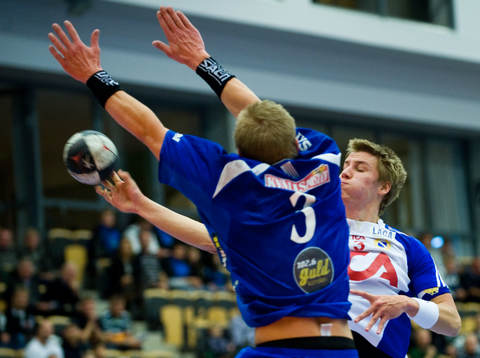 3 passerar 3, Linus Arnesson passerar Anton Månsson
