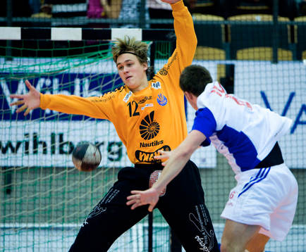 Linus Persson, målvakt, H43, räddar