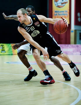 Johan Westerlund, 08 Stockholm, avancerar framåt