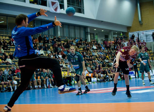 Niklas Gudmundsson, Lugi, lägger in en straff bakom Mikael