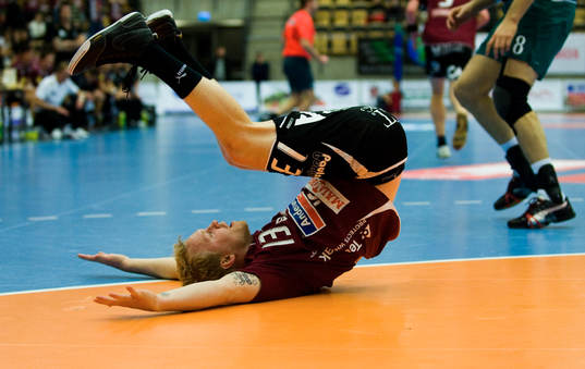 Niklas Gudmundsson, Lugi, på rygg, men Lugi reste sig
