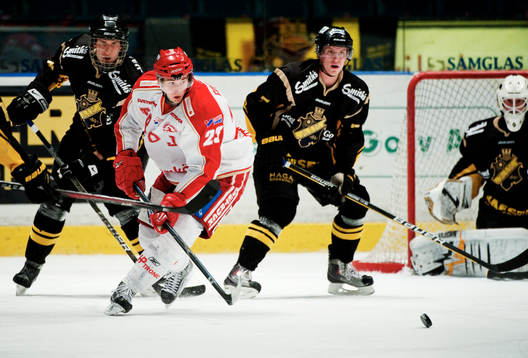 Pär Edblom, Troja/Ljungby, jagar pucken
