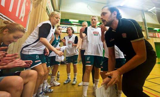 Fredrik Joulamo, tränare. Taktik, instruktion, instruerar