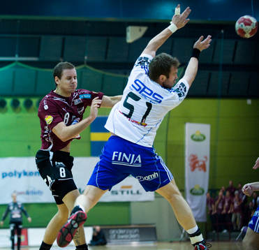 Niklas Forsmoo, Lugi, skjuter förbi Sebastian Seifert,