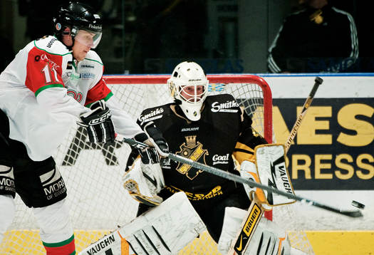 Tony Lagerström, Mora, styr pucken mot Christopher