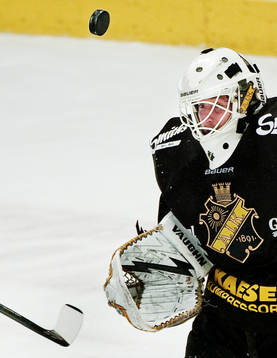 Christopher Heino-Lindberg, målvakt, AIK, räddar ett