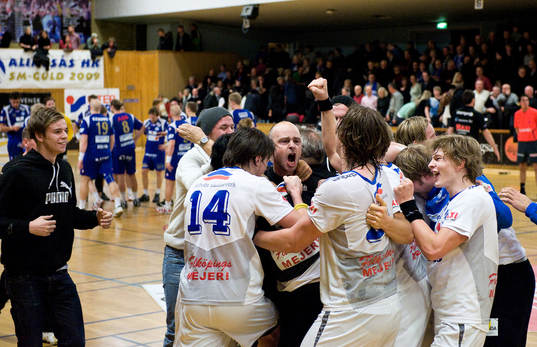 Mikael Appelgren, målvakt Skövde, räddar straff i sista