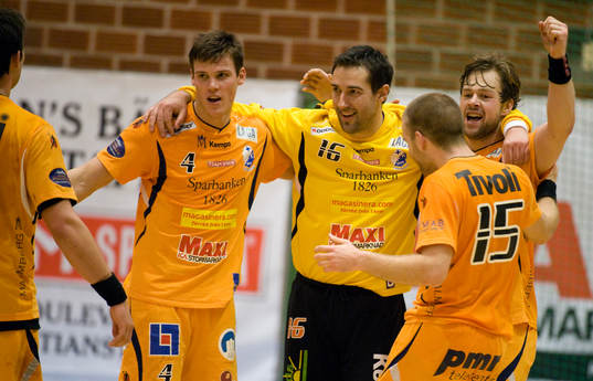 Kristianstad jubel, Jesper Larsson tackas av Markus Olsson,