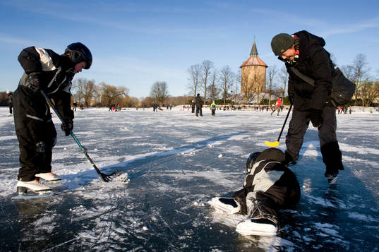 Tobias Ramborn och Oliver Berndt spelar ishockey med Sook