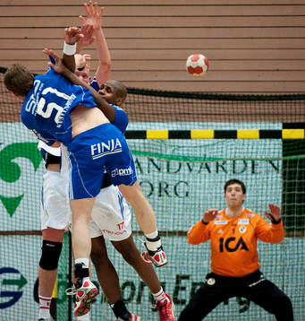 Åke Muwanga, Redbergslid, försöker blocka, block,