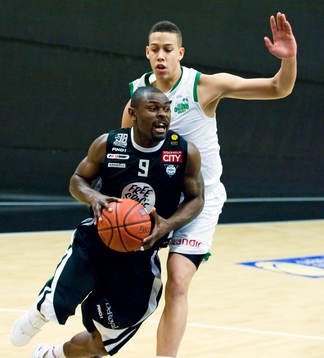 Thomas Massamba, 08 Stockholm och Pierre Hampton, Örebro