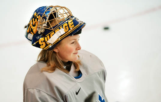 Bläddra bland fler bilder av OS 2010, Ishockey, dam, träning, Sverige
