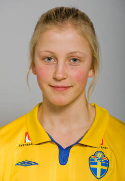 Julia Karlenäs, Sverige