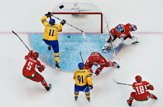Daniel Alfredsson, Sverige, gör mål