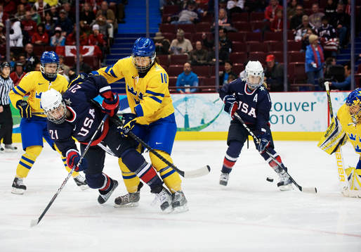 Hilary Knight, USA, och Emilia Andersson, Sverige,
