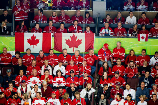 Mycket supportrar till Kanada i Canada Hockey place