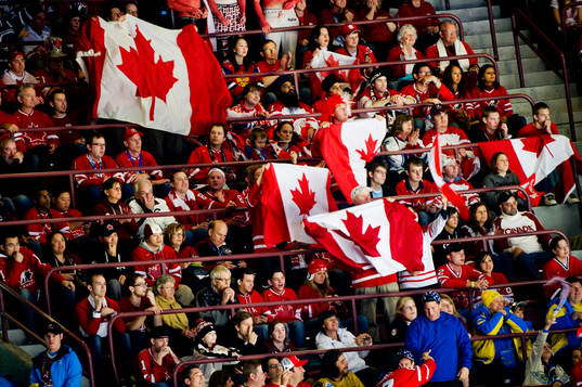 Mycket supportrar till Kanada i Canada Hockey place