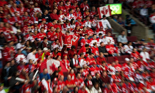 Mycket supportrar till Kanada i Canada Hockey place