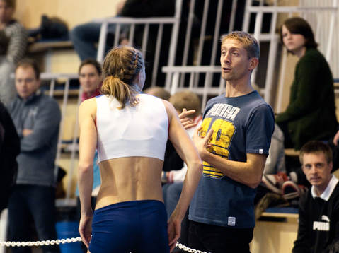 Emma Green pratar med Yannick Tregaro, tränare