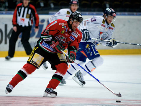 Niklas Sundström, Modo