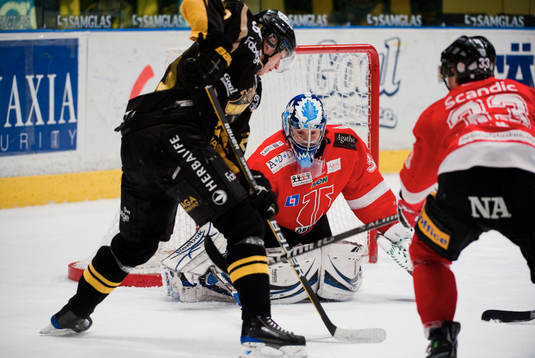 Daniel Bång, AIK och Lubos Pisar, målvakt Örebro