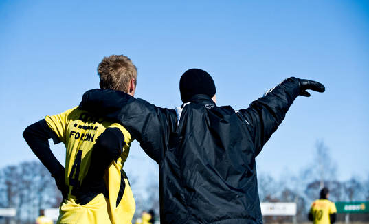 Tränare, instruktioner, tecken, genre