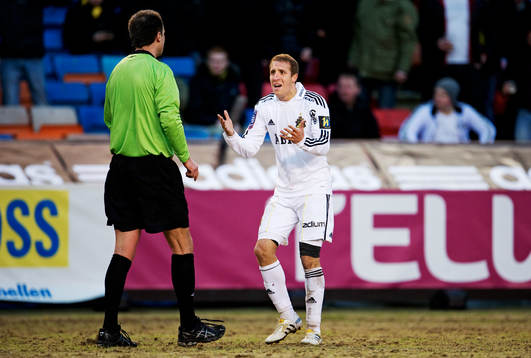 Kenny Pavey, AIK och Martin Ingvarsson, domare (Utvisad,