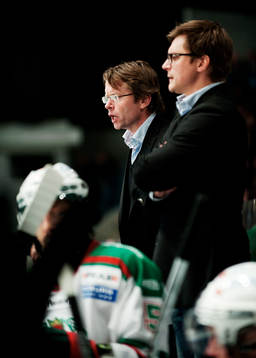Pelle Svensson och Björn Hellkvist, tränare, Rögle