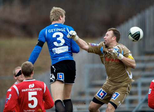 Johnny Lundberg, Halmstad och Henrik Gustavsson, målvakt,