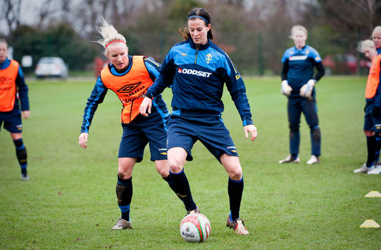 Petra Larsson och Lotta Schelin