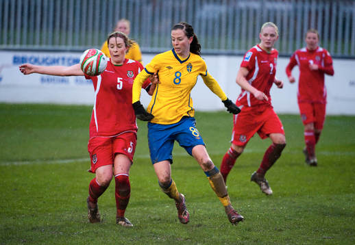 Lotta Schelin, Sverige tar sig fram