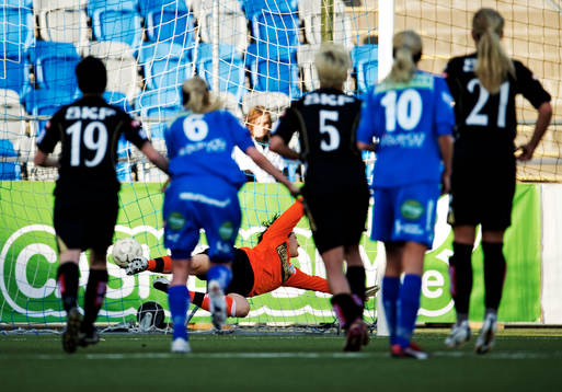 Susanne Nilsson, målvakt, Göteborg, släpper in