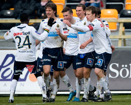0-3 Alexander Gerndt som skjuter förbi Mattias Asper,
