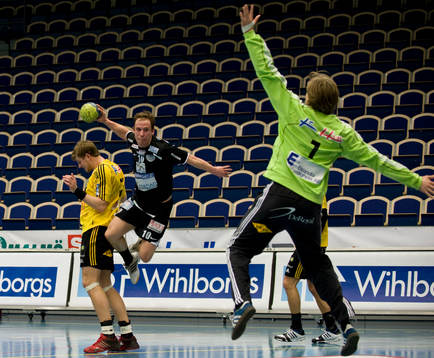 Martin Josefsson, Malmö, skjuter