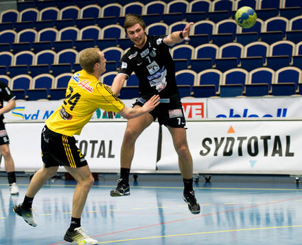Elvijs Borodovskis, Malmö, skjuter