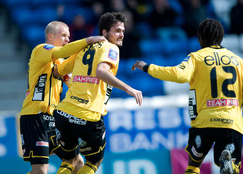 1-1 Denni Avdic som grattas av Johan Larsson och Amadou Jawo