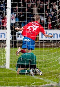Marcus Nilsson, Helsingborg har gjort 2-1. Jubel. Johan
