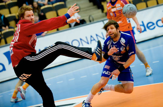 David Jacobsen, målvakt, Lindesberg, räddar ett skott av