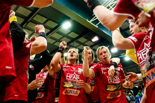 Drott firar segern med att sjunga, Gunnarstein Jonsson,