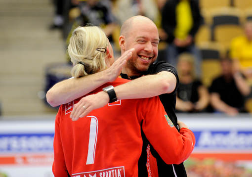 Sanna Åstrand, målvakt Lugi och Niklas Harris, tränare