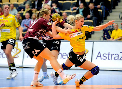 Karin Isaksson, Sävehof stoppas av Caroline Friberg och