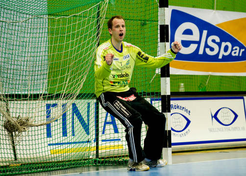 Linus Bolin, målvakt Ystad räddar matchens sista skott.
