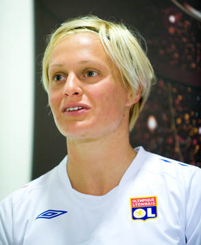 2, Umeå - Lyon: Amelie Rybäck, Lyon